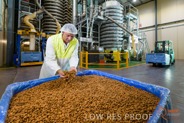 February 2016 / ALMOND_CO_001_160202