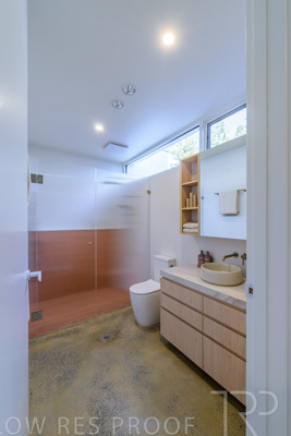 August 2025 / BATHROOM_EAST-250815_0397-HDR