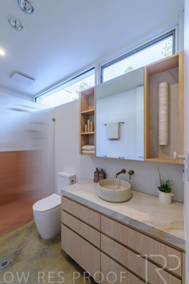 August 2025 / BATHROOM_EAST-250815_0402-HDR