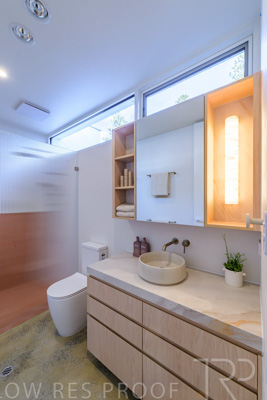 August 2025 / BATHROOM_EAST-250815_0407-HDR