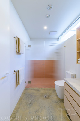 August 2025 / BATHROOM_EAST-250815_0422-HDR