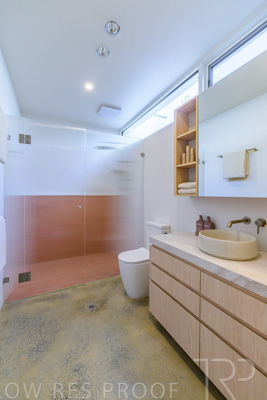 August 2025 / BATHROOM_EAST-250815_0442-HDR