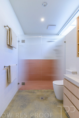 August 2025 / BATHROOM_EAST-250815_0447-HDR