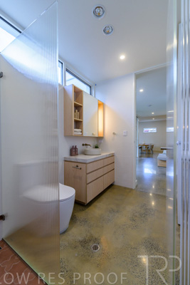 August 2025 / BATHROOM_EAST-250815_0452-HDR