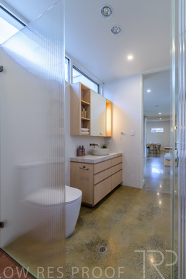 August 2025 / BATHROOM_EAST-250815_0457-HDR