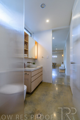 August 2025 / BATHROOM_EAST-250815_0462-HDR