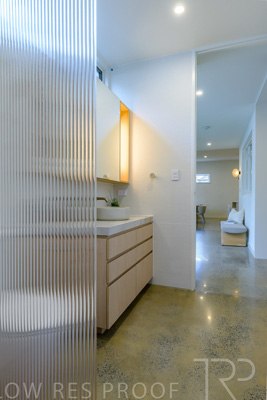 August 2025 / BATHROOM_EAST-250815_0502-HDR