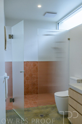 August 2025 / BATHROOM_EAST-250815_1578-HDR