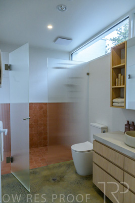 August 2025 / BATHROOM_EAST-250815_1581-HDR