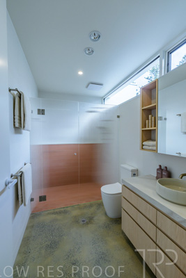 August 2025 / BATHROOM_EAST-250815_2349-HDR