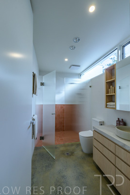 August 2025 / BATHROOM_EAST-250815_2354-HDR