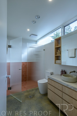 August 2025 / BATHROOM_EAST-250815_2369-HDR