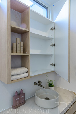 August 2025 / BATHROOM_EAST-250815_2479-HDR