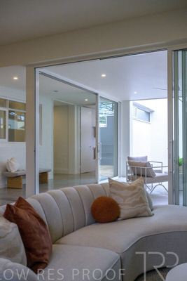 August 2025 / LOUNGE__Z9C4219