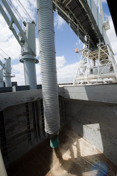 VITERRA 2013 / 091025_VITERA_1ST_SHIPLOAD_145