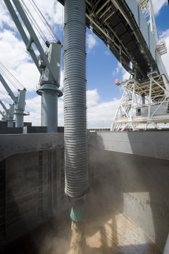 VITERRA 2013 / 091025_VITERA_1ST_SHIPLOAD_146