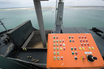 VITERRA 2013 / 091025_VITERA_1ST_SHIPLOAD_173