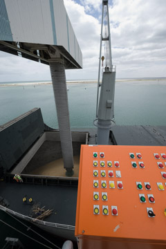 VITERRA 2013 / 091025_VITERA_1ST_SHIPLOAD_175