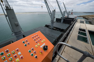 VITERRA 2013 / 091025_VITERA_1ST_SHIPLOAD_178