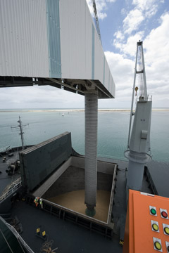 VITERRA 2013 / 091025_VITERA_1ST_SHIPLOAD_182