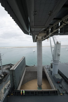 VITERRA 2013 / 091025_VITERA_1ST_SHIPLOAD_187