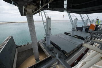 VITERRA 2013 / 091025_VITERA_1ST_SHIPLOAD_191