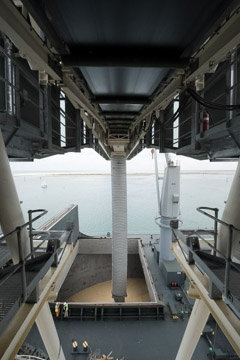 VITERRA 2013 / 091025_VITERA_1ST_SHIPLOAD_199