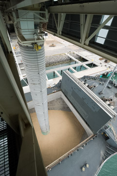 VITERRA 2013 / 091025_VITERA_1ST_SHIPLOAD_207