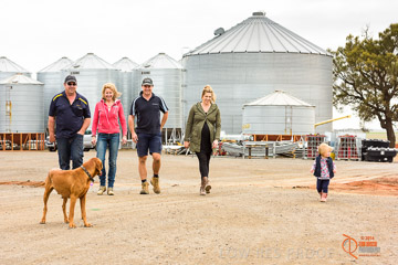 VITERRA 2013 / VITERRA_GLENVALE_FARMS_183_140909