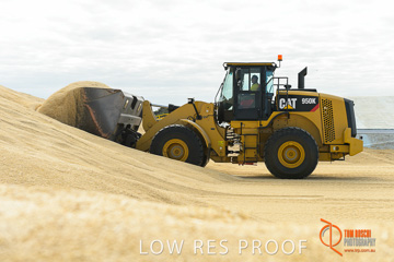 April 2015 / VITERRA_ROSEWORTHY_LOADER_0030_150429
