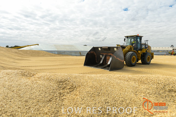 April 2015 / VITERRA_ROSEWORTHY_LOADER_0039_150429
