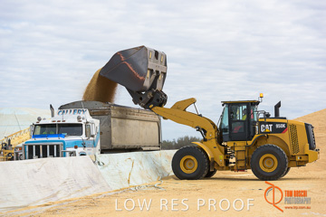 April 2015 / VITERRA_ROSEWORTHY_LOADER_0048_150429