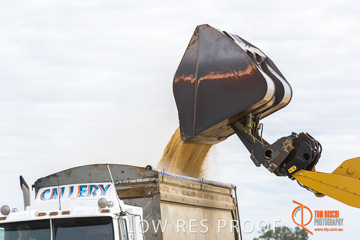 April 2015 / VITERRA_ROSEWORTHY_LOADER_0051_150429