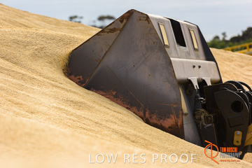 April 2015 / VITERRA_ROSEWORTHY_LOADER_0088_150429