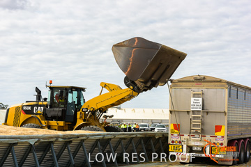 April 2015 / VITERRA_ROSEWORTHY_LOADER_0112_150429