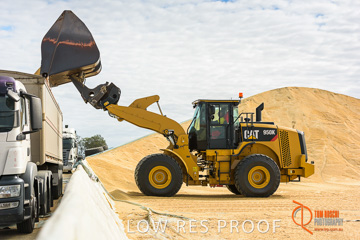 April 2015 / VITERRA_ROSEWORTHY_LOADER_0133_150429