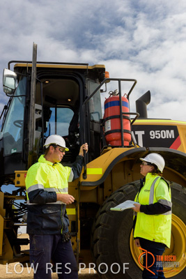 April 2017 / PRE_START_FRONT_END_LOADER_005_170427