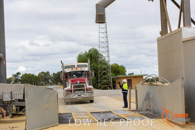 April 2017 / TRUCK_UNLOADING_SAMPLING_001_170427