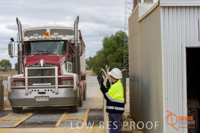 April 2017 / TRUCK_UNLOADING_SAMPLING_006_170427