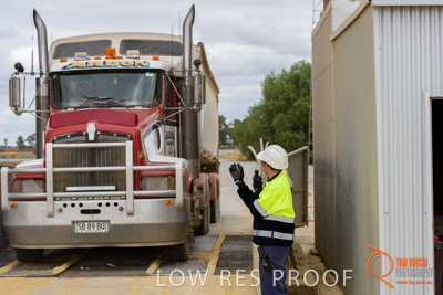 April 2017 / TRUCK_UNLOADING_SAMPLING_007_170427