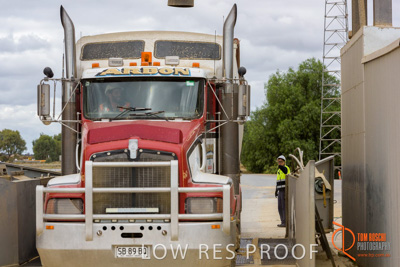 April 2017 / TRUCK_UNLOADING_SAMPLING_008_170427