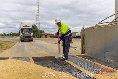 April 2017 / TRUCK_UNLOADING_SAMPLING_021_170427