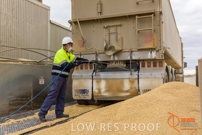 April 2017 / TRUCK_UNLOADING_SAMPLING_036_170427