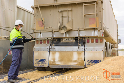 April 2017 / TRUCK_UNLOADING_SAMPLING_040_170427