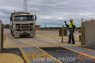 April 2017 / TRUCK_UNLOADING_SAMPLING_044_170427