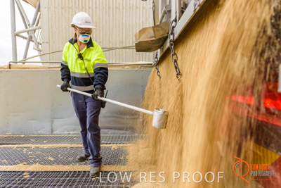 April 2017 / TRUCK_UNLOADING_SAMPLING_047_170427