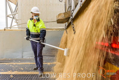 April 2017 / TRUCK_UNLOADING_SAMPLING_048_170427