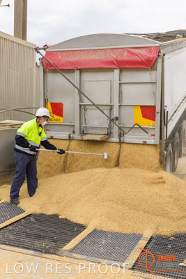 April 2017 / TRUCK_UNLOADING_SAMPLING_064_170427