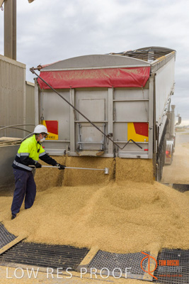 April 2017 / TRUCK_UNLOADING_SAMPLING_065_170427