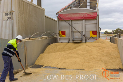 April 2017 / TRUCK_UNLOADING_SAMPLING_066_170427